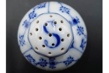 デンマーク製　ROYAL COPENHAGEN(ロイヤルコペンハーゲン)　ブルーフルーテッド　ソルト&ペッパーセット　(R-087853)