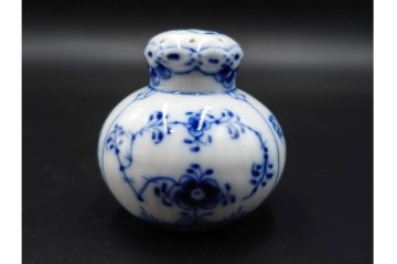 デンマーク製　ROYAL COPENHAGEN(ロイヤルコペンハーゲン)　ブルーフルーテッド　ソルト&ペッパーセット　(R-087853)