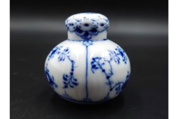 デンマーク製　ROYAL COPENHAGEN(ロイヤルコペンハーゲン)　ブルーフルーテッド　ソルト&ペッパーセット　(R-087853)