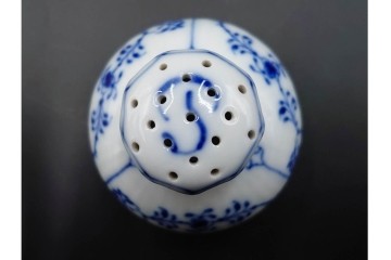 デンマーク製　ROYAL COPENHAGEN(ロイヤルコペンハーゲン)　ブルーフルーテッド　ソルト&ペッパーセット　(R-087853)