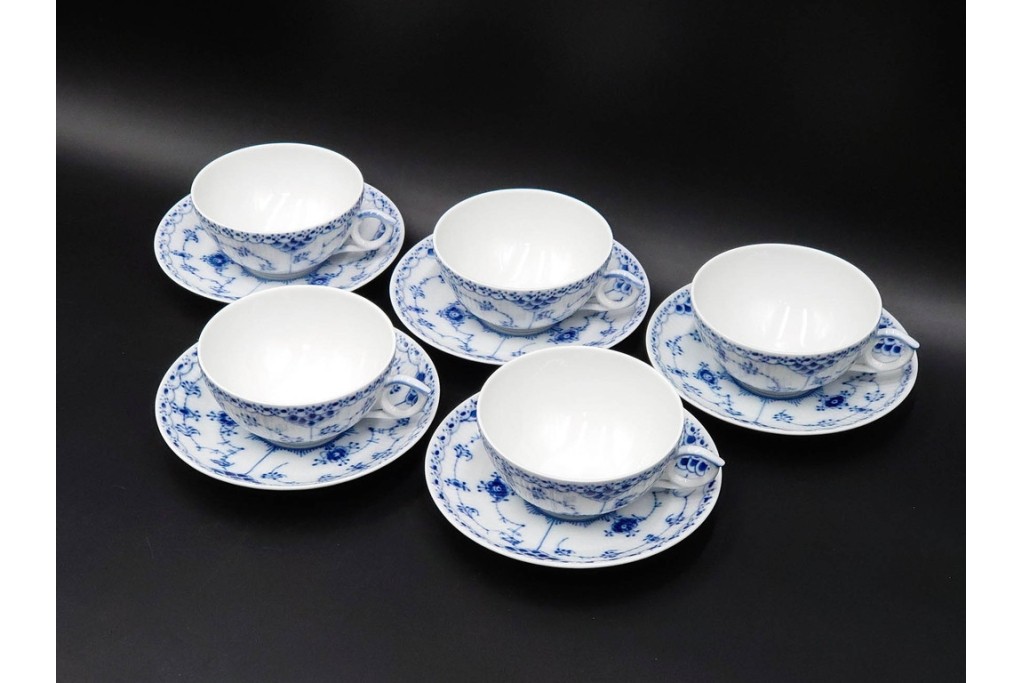 デンマーク製　ROYAL COPENHAGEN(ロイヤルコペンハーゲン)　ブルーフルーテッド　ハーフレース　ティーカップ&ソーサー5客セット　定価(5客合計)約14万8千円　(R-087854)