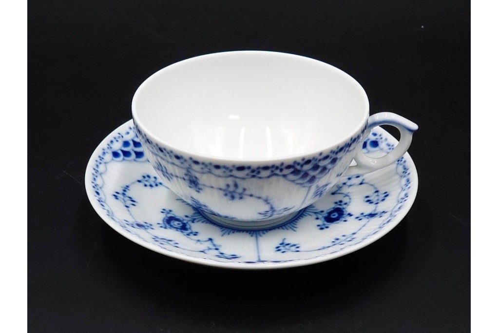 デンマーク製　ROYAL COPENHAGEN(ロイヤルコペンハーゲン)　ブルーフルーテッド　ハーフレース　ティーカップ&ソーサー5客セット　定価(5客合計)約14万8千円　(R-087854)