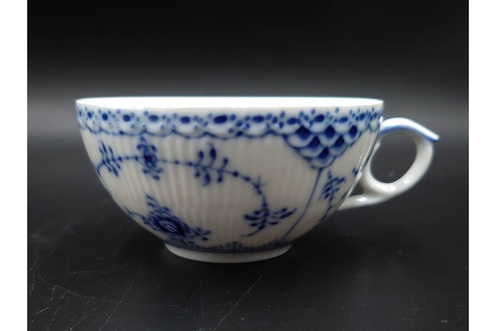 デンマーク製　ROYAL COPENHAGEN(ロイヤルコペンハーゲン)　ブルーフルーテッド　ハーフレース　ティーカップ&ソーサー5客セット　定価(5客合計)約14万8千円　(R-087854)