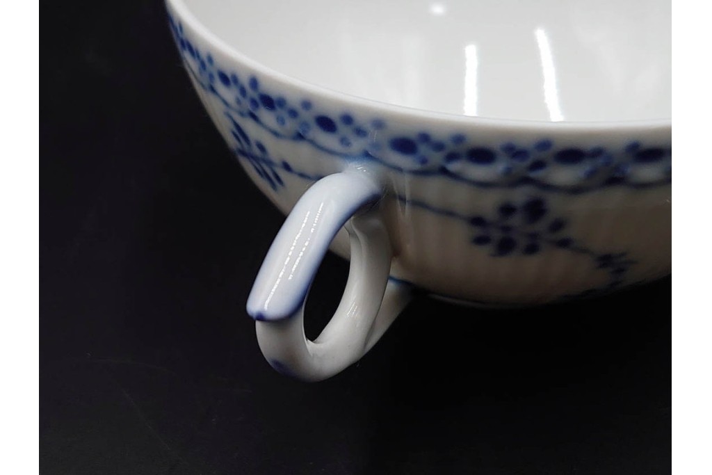 デンマーク製　ROYAL COPENHAGEN(ロイヤルコペンハーゲン)　ブルーフルーテッド　ハーフレース　ティーカップ&ソーサー5客セット　定価(5客合計)約14万8千円　(R-087854)