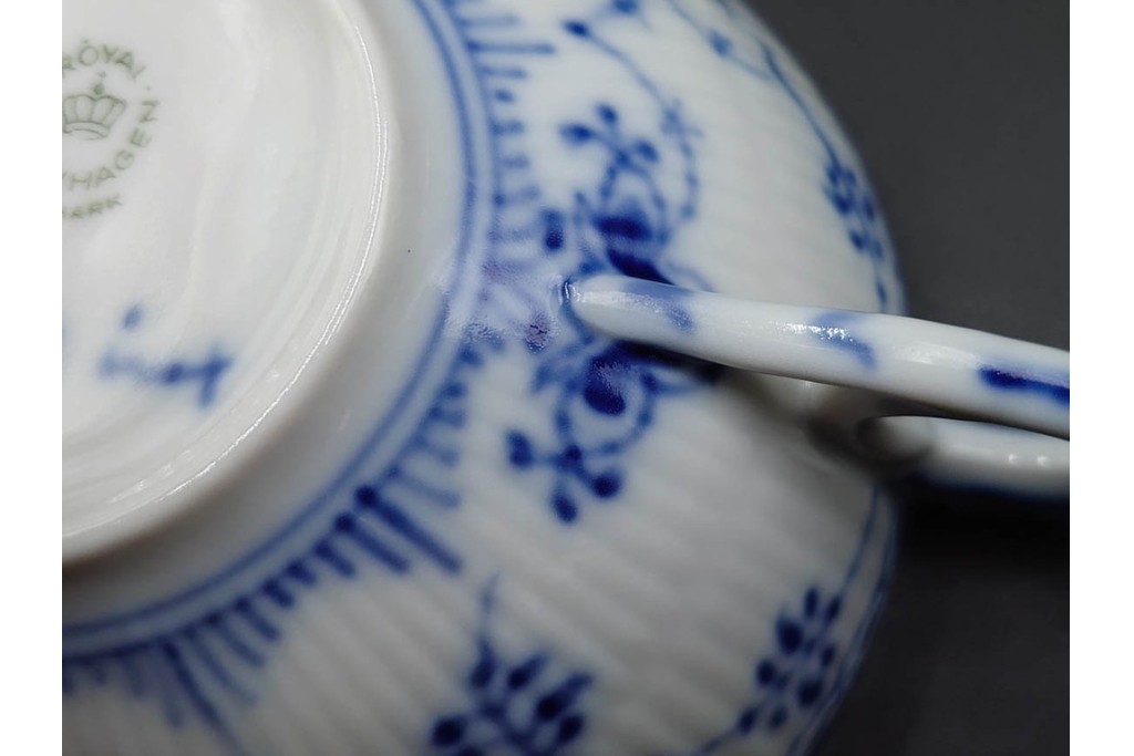 デンマーク製　ROYAL COPENHAGEN(ロイヤルコペンハーゲン)　ブルーフルーテッド　ハーフレース　ティーカップ&ソーサー5客セット　定価(5客合計)約14万8千円　(R-087854)