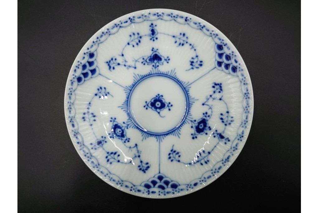 デンマーク製　ROYAL COPENHAGEN(ロイヤルコペンハーゲン)　ブルーフルーテッド　ハーフレース　ティーカップ&ソーサー5客セット　定価(5客合計)約14万8千円　(R-087854)