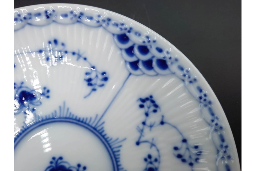 デンマーク製　ROYAL COPENHAGEN(ロイヤルコペンハーゲン)　ブルーフルーテッド　ハーフレース　ティーカップ&ソーサー5客セット　定価(5客合計)約14万8千円　(R-087854)