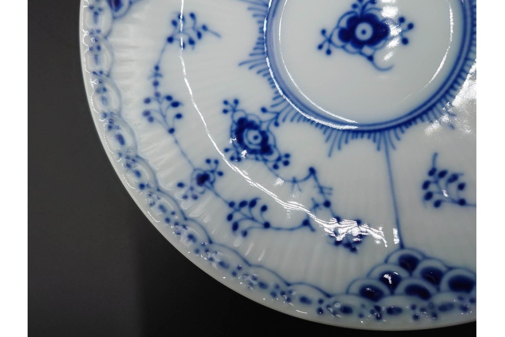 デンマーク製　ROYAL COPENHAGEN(ロイヤルコペンハーゲン)　ブルーフルーテッド　ハーフレース　ティーカップ&ソーサー5客セット　定価(5客合計)約14万8千円　(R-087854)