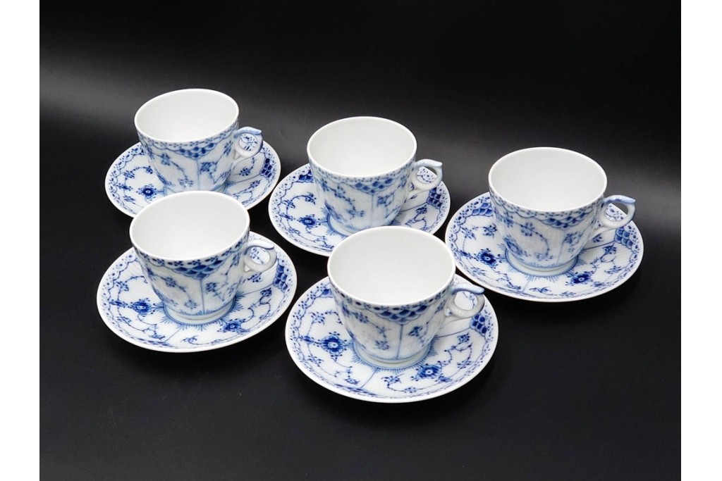 デンマーク製　ROYAL COPENHAGEN(ロイヤルコペンハーゲン)　ブルーフルーテッド　ハーフレース　コーヒーカップ&ソーサー5客セット　定価(5客合計)約13万7千円　(R-087855)