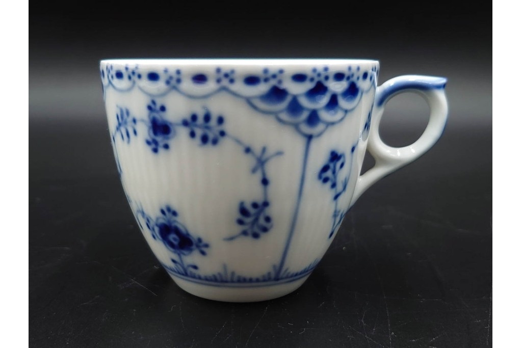 デンマーク製　ROYAL COPENHAGEN(ロイヤルコペンハーゲン)　ブルーフルーテッド　ハーフレース　コーヒーカップ&ソーサー5客セット　定価(5客合計)約13万7千円　(R-087855)