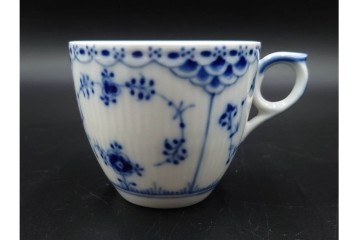 デンマーク製　ROYAL COPENHAGEN(ロイヤルコペンハーゲン)　ブルーフルーテッド　ハーフレース　コーヒーカップ&ソーサー5客セット　定価(5客合計)約13万7千円　(R-087855)