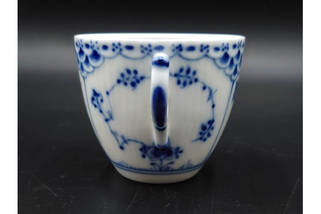 デンマーク製　ROYAL COPENHAGEN(ロイヤルコペンハーゲン)　ブルーフルーテッド　ハーフレース　コーヒーカップ&ソーサー5客セット　定価(5客合計)約13万7千円　(R-087855)