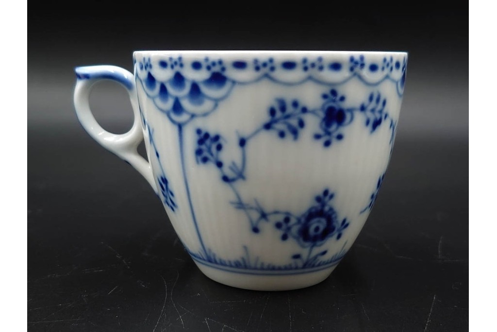 デンマーク製　ROYAL COPENHAGEN(ロイヤルコペンハーゲン)　ブルーフルーテッド　ハーフレース　コーヒーカップ&ソーサー5客セット　定価(5客合計)約13万7千円　(R-087855)