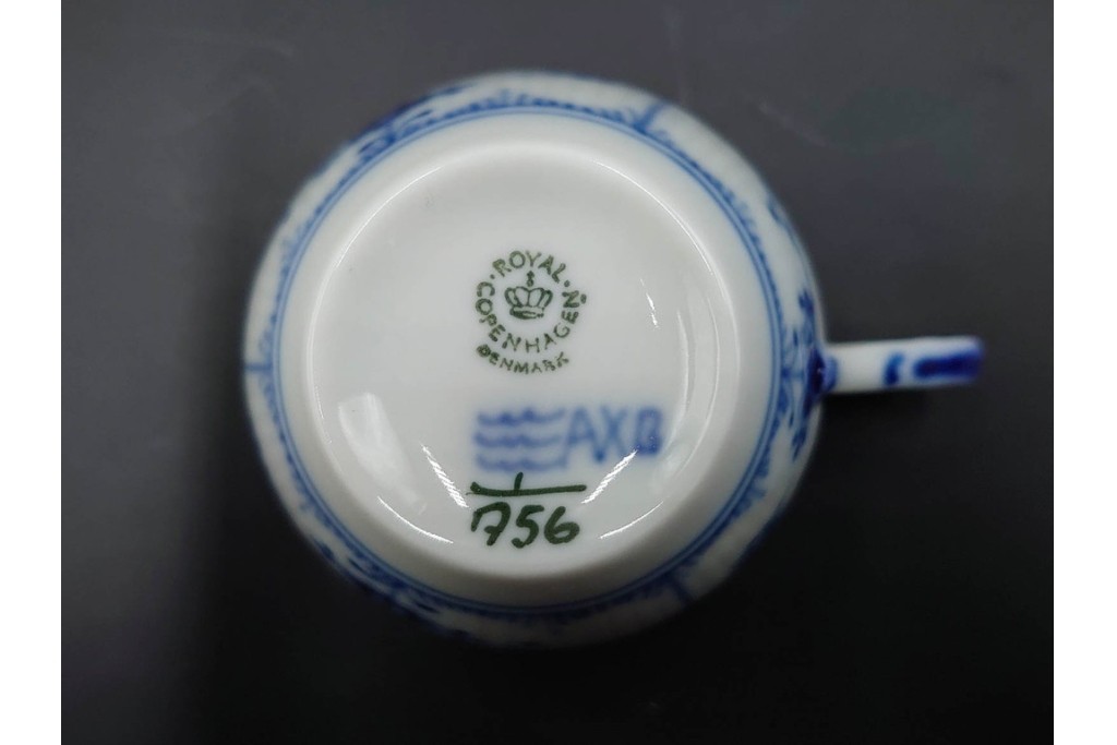 デンマーク製　ROYAL COPENHAGEN(ロイヤルコペンハーゲン)　ブルーフルーテッド　ハーフレース　コーヒーカップ&ソーサー5客セット　定価(5客合計)約13万7千円　(R-087855)