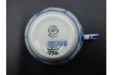 デンマーク製　ROYAL COPENHAGEN(ロイヤルコペンハーゲン)　ブルーフルーテッド　ハーフレース　コーヒーカップ&ソーサー5客セット　定価(5客合計)約13万7千円　(R-087855)