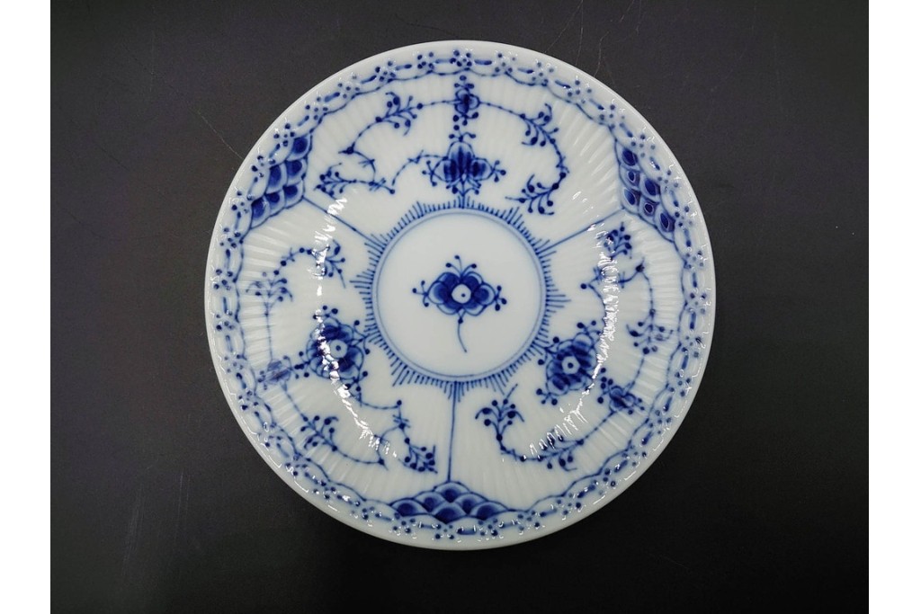 デンマーク製　ROYAL COPENHAGEN(ロイヤルコペンハーゲン)　ブルーフルーテッド　ハーフレース　コーヒーカップ&ソーサー5客セット　定価(5客合計)約13万7千円　(R-087855)