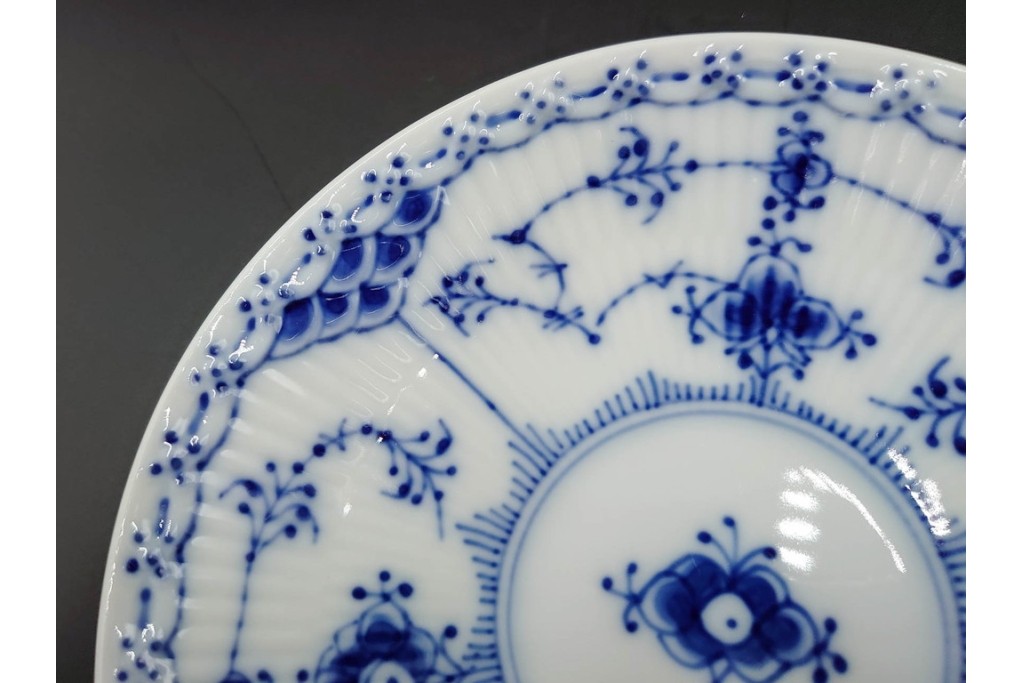 デンマーク製　ROYAL COPENHAGEN(ロイヤルコペンハーゲン)　ブルーフルーテッド　ハーフレース　コーヒーカップ&ソーサー5客セット　定価(5客合計)約13万7千円　(R-087855)