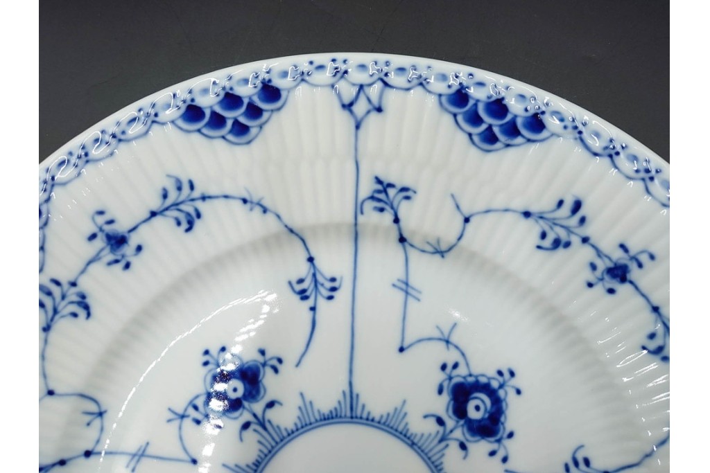 デンマーク製　ROYAL COPENHAGEN(ロイヤルコペンハーゲン)　ブルーフルーテッド　ハーフレース　直径約31cm　オーバルプレート　(R-087856)
