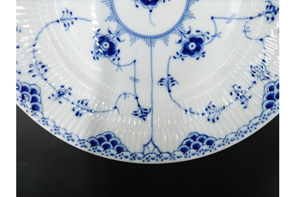 デンマーク製　ROYAL COPENHAGEN(ロイヤルコペンハーゲン)　ブルーフルーテッド　ハーフレース　直径約31cm　オーバルプレート　(R-087856)