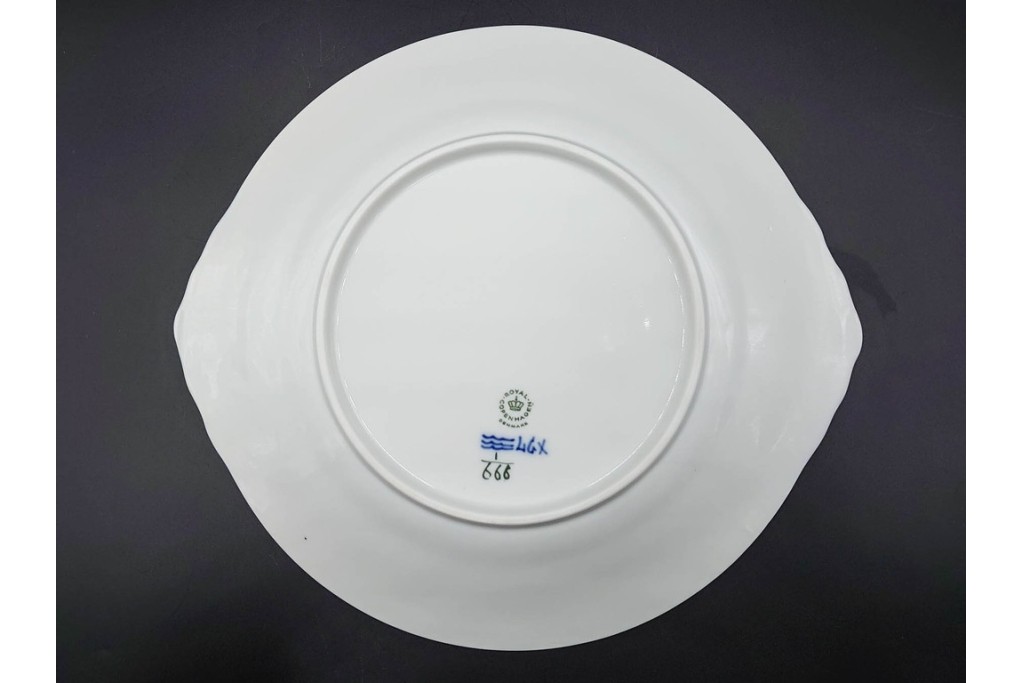 デンマーク製　ROYAL COPENHAGEN(ロイヤルコペンハーゲン)　ブルーフルーテッド　ハーフレース　直径約31cm　オーバルプレート　(R-087856)