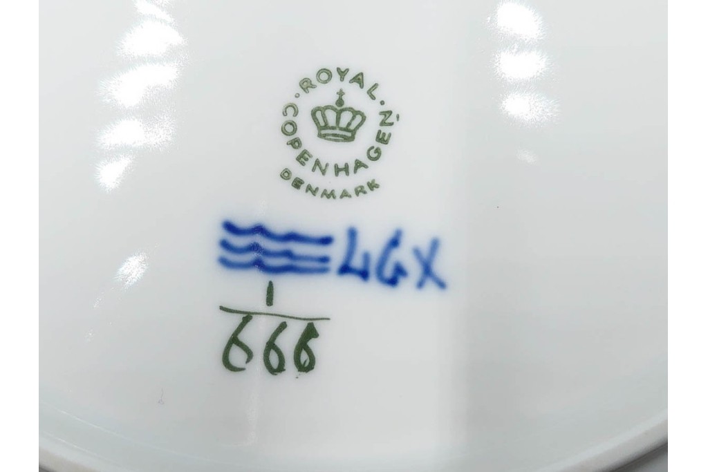 デンマーク製　ROYAL COPENHAGEN(ロイヤルコペンハーゲン)　ブルーフルーテッド　ハーフレース　直径約31cm　オーバルプレート　(R-087856)