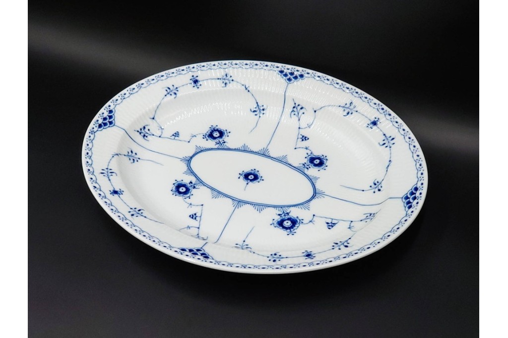 デンマーク製　ROYAL COPENHAGEN(ロイヤルコペンハーゲン)　ブルーフルーテッド　ハーフレース　直径約36.5cm 　オーバルディッシュ　定価7万4800円　(R-087857)