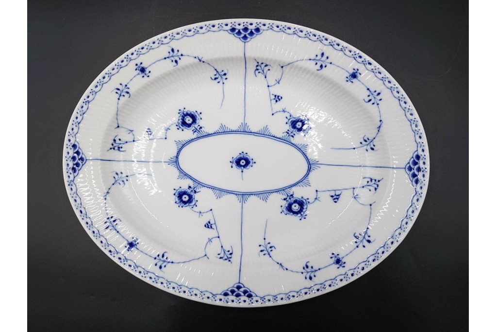 デンマーク製　ROYAL COPENHAGEN(ロイヤルコペンハーゲン)　ブルーフルーテッド　ハーフレース　直径約36.5cm 　オーバルディッシュ　定価7万4800円　(R-087857)