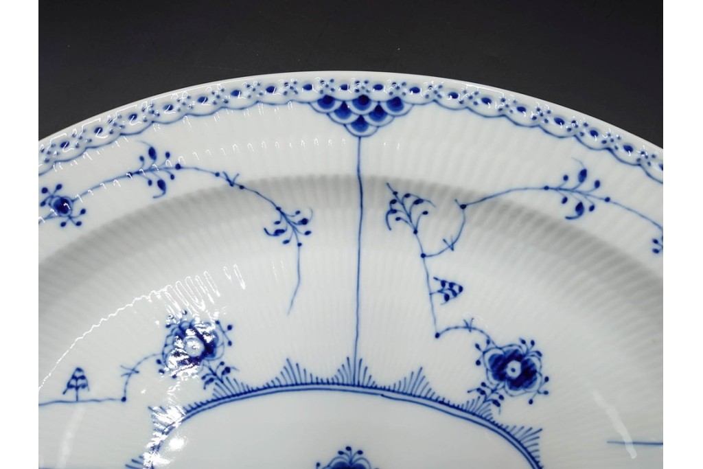 デンマーク製　ROYAL COPENHAGEN(ロイヤルコペンハーゲン)　ブルーフルーテッド　ハーフレース　直径約36.5cm 　オーバルディッシュ　定価7万4800円　(R-087857)