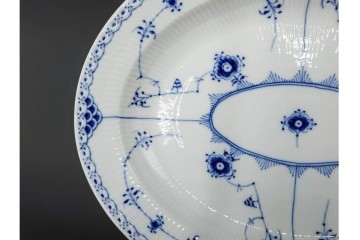 デンマーク製　ROYAL COPENHAGEN(ロイヤルコペンハーゲン)　ブルーフルーテッド　ハーフレース　直径約36.5cm 　オーバルディッシュ　定価7万4800円　(R-087857)