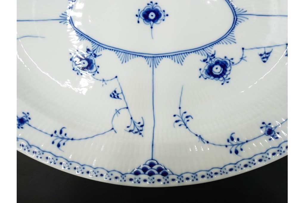 デンマーク製　ROYAL COPENHAGEN(ロイヤルコペンハーゲン)　ブルーフルーテッド　ハーフレース　直径約36.5cm 　オーバルディッシュ　定価7万4800円　(R-087857)
