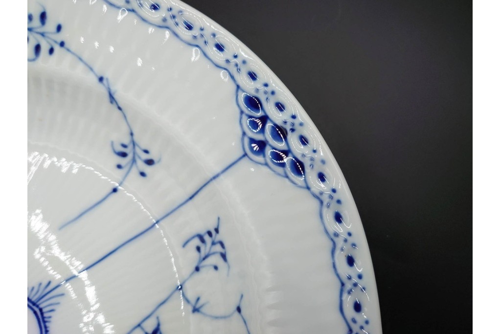 デンマーク製　ROYAL COPENHAGEN(ロイヤルコペンハーゲン)　ブルーフルーテッド　ハーフレース　直径約36.5cm 　オーバルディッシュ　定価7万4800円　(R-087857)