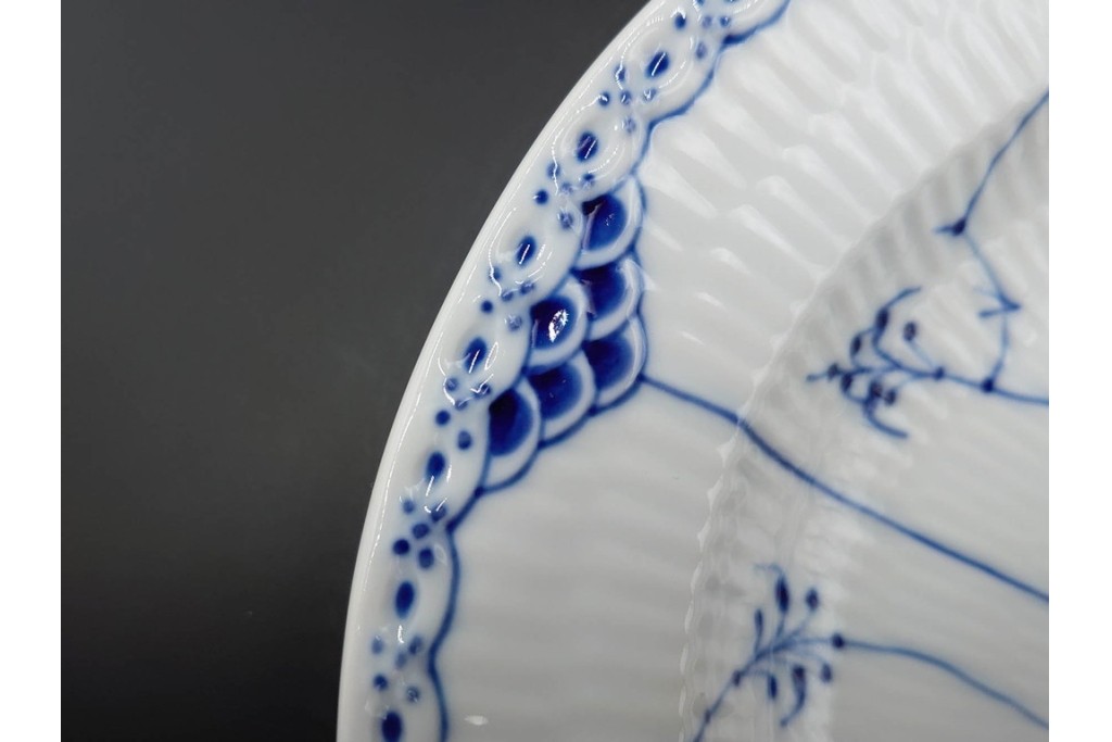 デンマーク製　ROYAL COPENHAGEN(ロイヤルコペンハーゲン)　ブルーフルーテッド　ハーフレース　直径約36.5cm 　オーバルディッシュ　定価7万4800円　(R-087857)