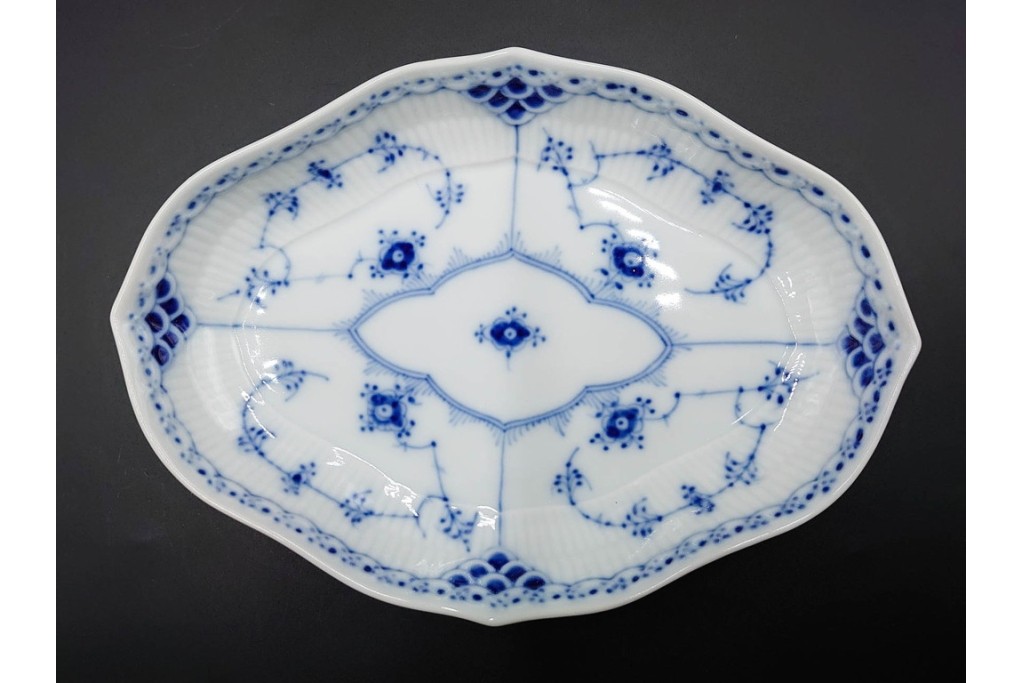 デンマーク製　ROYAL COPENHAGEN(ロイヤルコペンハーゲン)　ブルーフルーテッド　ハーフレース　オーバルプレート(直径約22cm)1枚・プレート(直径約15cm)5枚セット　(R-087858)