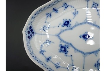 デンマーク製　ROYAL COPENHAGEN(ロイヤルコペンハーゲン)　ブルーフルーテッド　ハーフレース　オーバルプレート(直径約22cm)1枚・プレート(直径約15cm)5枚セット　(R-087858)