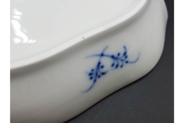 デンマーク製　ROYAL COPENHAGEN(ロイヤルコペンハーゲン)　ブルーフルーテッド　ハーフレース　オーバルプレート(直径約22cm)1枚・プレート(直径約15cm)5枚セット　(R-087858)