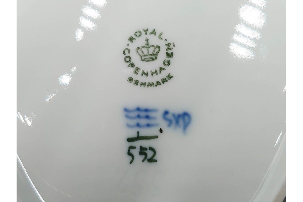 デンマーク製　ROYAL COPENHAGEN(ロイヤルコペンハーゲン)　ブルーフルーテッド　ハーフレース　オーバルプレート(直径約22cm)1枚・プレート(直径約15cm)5枚セット　(R-087858)