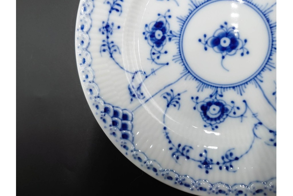 デンマーク製　ROYAL COPENHAGEN(ロイヤルコペンハーゲン)　ブルーフルーテッド　ハーフレース　オーバルプレート(直径約22cm)1枚・プレート(直径約15cm)5枚セット　(R-087858)
