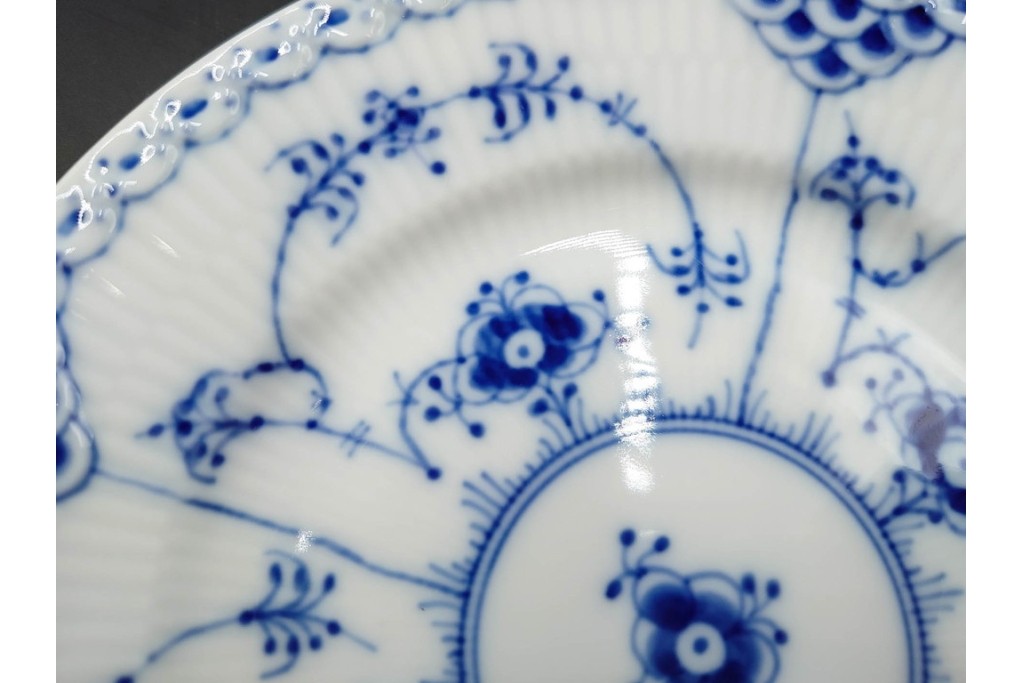 デンマーク製　ROYAL COPENHAGEN(ロイヤルコペンハーゲン)　ブルーフルーテッド　ハーフレース　オーバルプレート(直径約22cm)1枚・プレート(直径約15cm)5枚セット　(R-087858)