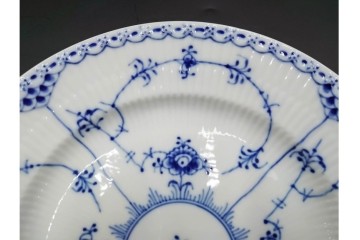 デンマーク製　ROYAL COPENHAGEN(ロイヤルコペンハーゲン)　ブルーフルーテッド　ハーフレース　直径約22cm　プレート3枚セット　(R-087859)