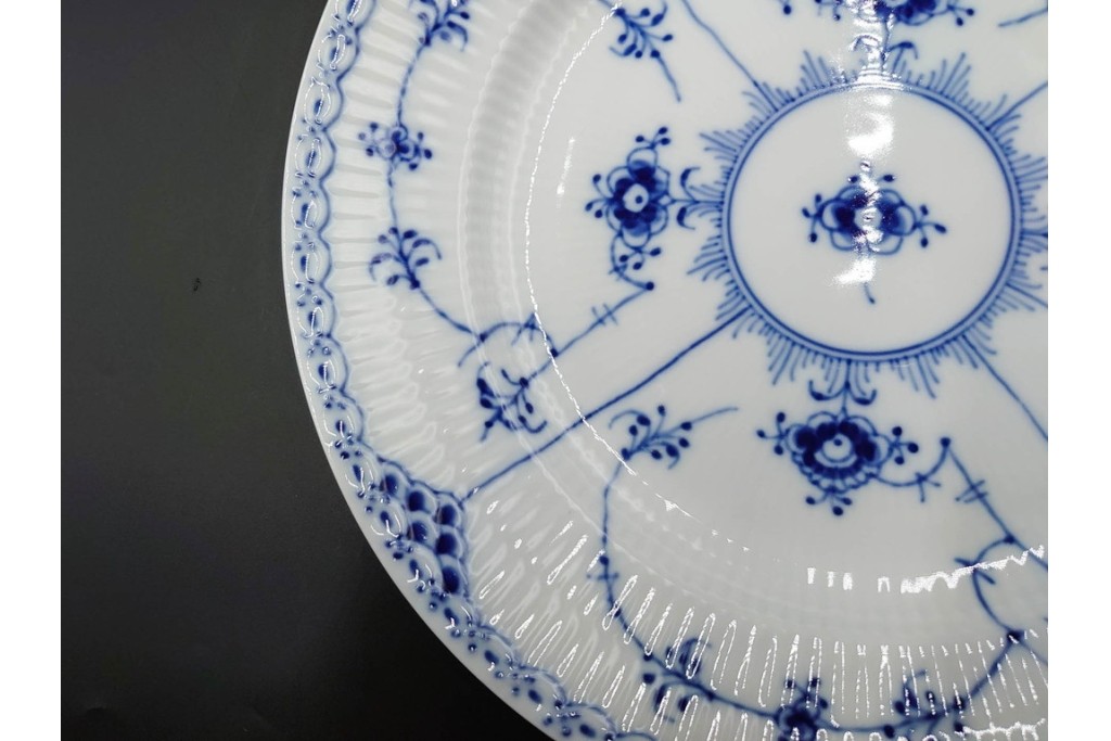 デンマーク製　ROYAL COPENHAGEN(ロイヤルコペンハーゲン)　ブルーフルーテッド　ハーフレース　直径約22cm　プレート3枚セット　(R-087859)