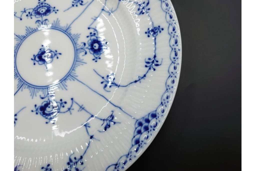 デンマーク製　ROYAL COPENHAGEN(ロイヤルコペンハーゲン)　ブルーフルーテッド　ハーフレース　直径約22cm　プレート3枚セット　(R-087859)