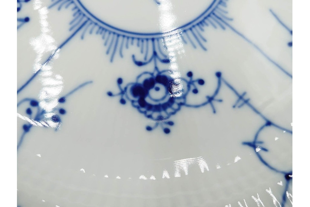 デンマーク製　ROYAL COPENHAGEN(ロイヤルコペンハーゲン)　ブルーフルーテッド　ハーフレース　直径約22cm　プレート3枚セット　(R-087859)