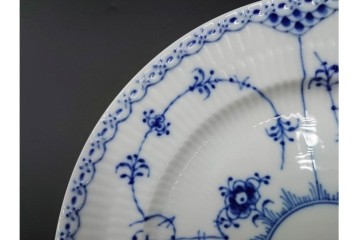 デンマーク製　ROYAL COPENHAGEN(ロイヤルコペンハーゲン)　ブルーフルーテッド　ハーフレース　直径約22cm　プレート3枚セット　(R-087859)