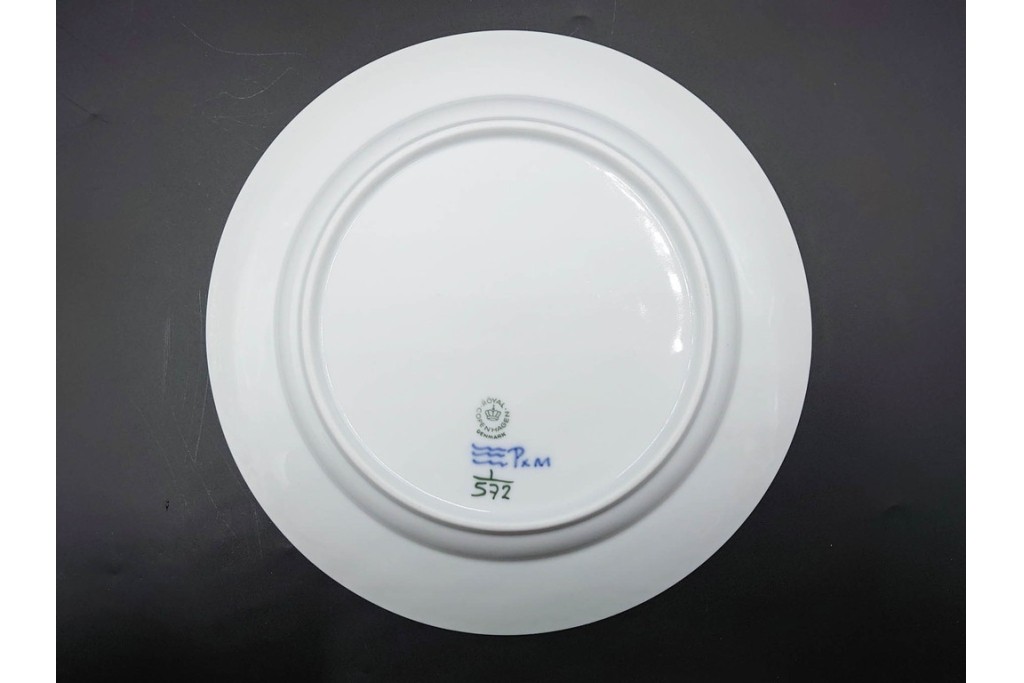 デンマーク製　ROYAL COPENHAGEN(ロイヤルコペンハーゲン)　ブルーフルーテッド　ハーフレース　直径約22cm　プレート3枚セット　(R-087859)