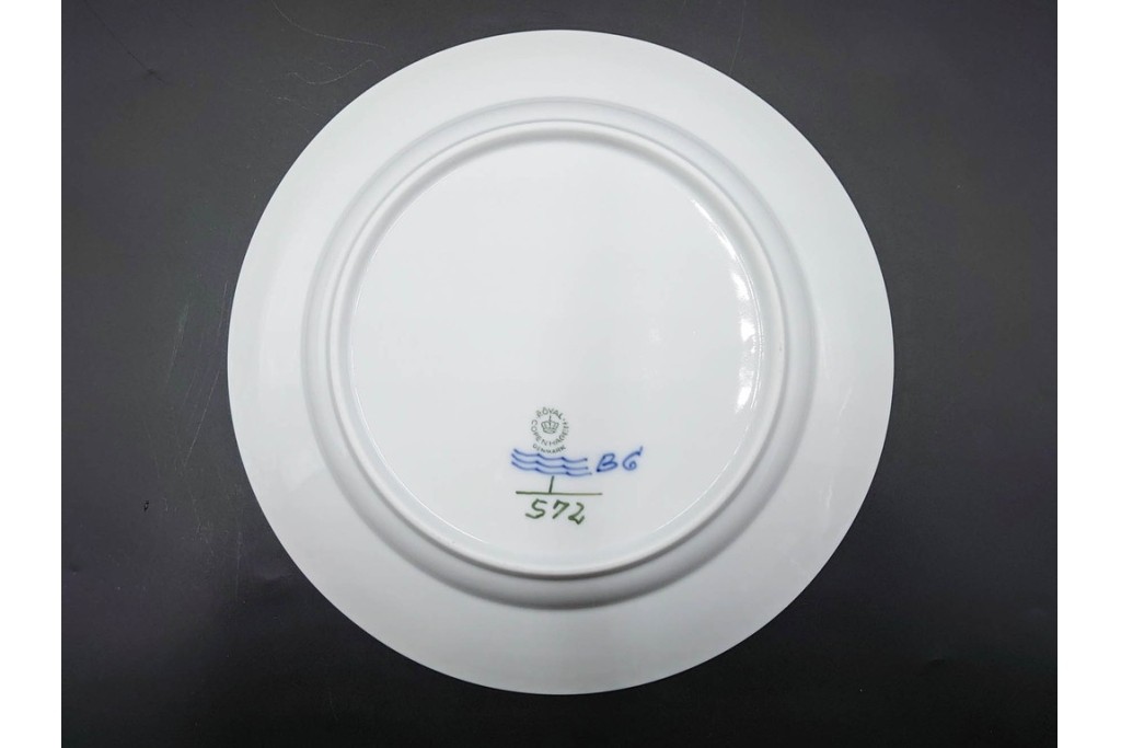 デンマーク製　ROYAL COPENHAGEN(ロイヤルコペンハーゲン)　ブルーフルーテッド　ハーフレース　直径約22cm　プレート3枚セット　(R-087859)