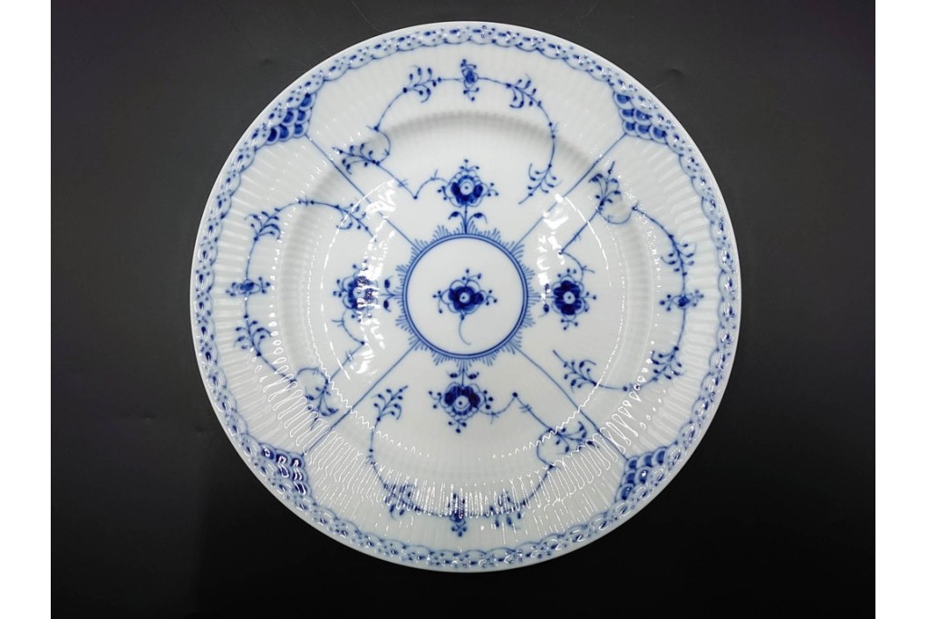 デンマーク製　ROYAL COPENHAGEN(ロイヤルコペンハーゲン)　ブルーフルーテッド　ハーフレース　直径約23cm　プレート3枚セット　(R-087860)