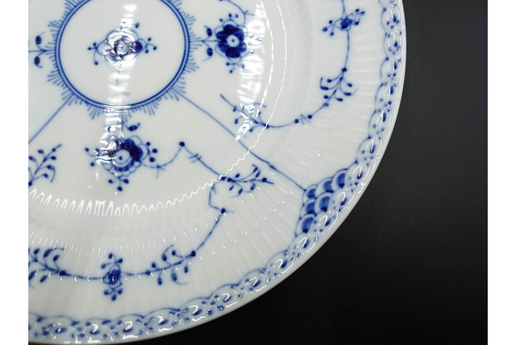 デンマーク製　ROYAL COPENHAGEN(ロイヤルコペンハーゲン)　ブルーフルーテッド　ハーフレース　直径約23cm　プレート3枚セット　(R-087860)