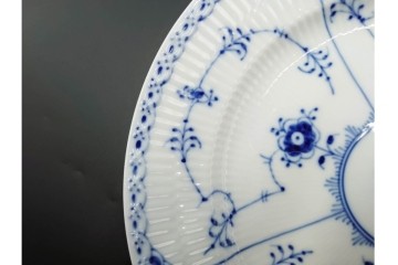 デンマーク製　ROYAL COPENHAGEN(ロイヤルコペンハーゲン)　ブルーフルーテッド　ハーフレース　直径約23cm　プレート3枚セット　(R-087860)