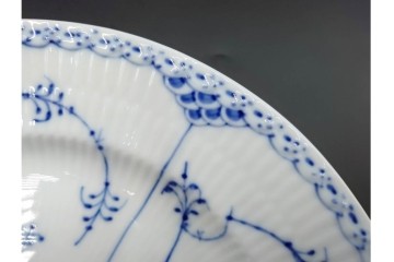 デンマーク製　ROYAL COPENHAGEN(ロイヤルコペンハーゲン)　ブルーフルーテッド　ハーフレース　直径約23cm　プレート3枚セット　(R-087860)
