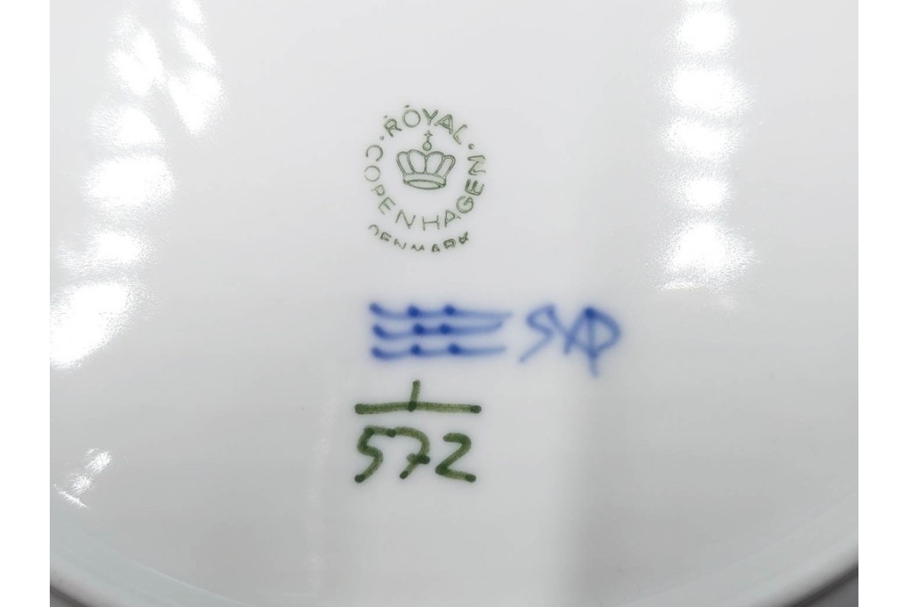デンマーク製　ROYAL COPENHAGEN(ロイヤルコペンハーゲン)　ブルーフルーテッド　ハーフレース　直径約23cm　プレート3枚セット　(R-087860)